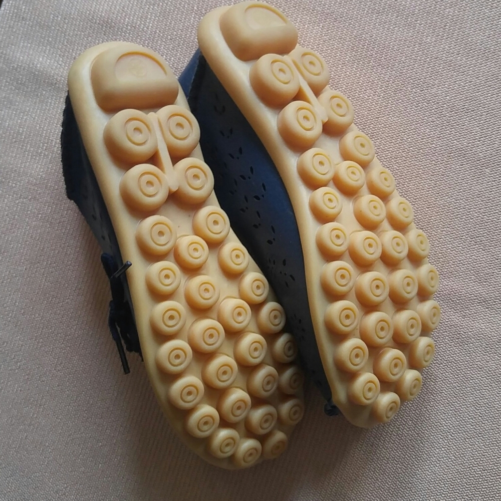 Shoes - Picture 4 of 7